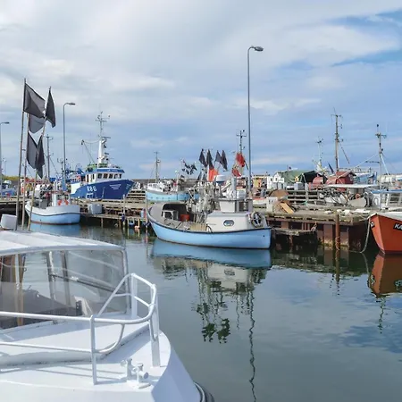 בית נופש Three-bedroom In Sjallands Odde Yderby