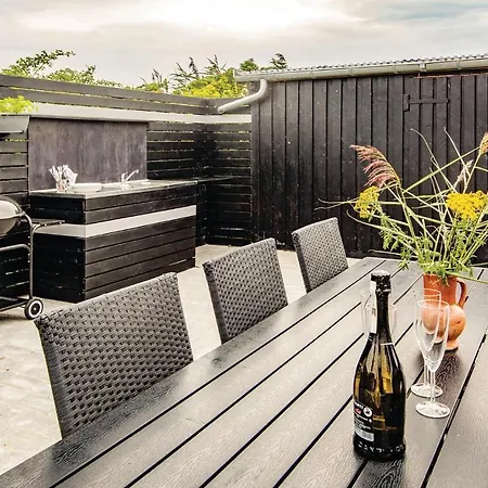 Vakantiehuis Three-bedroom In Sjallands Odde Yderby