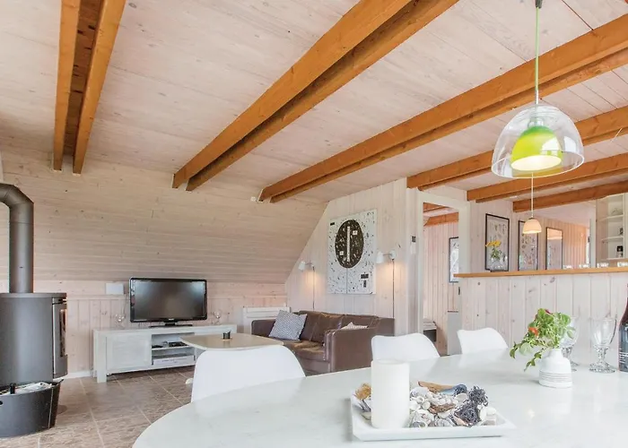 Three-bedroom In Sjallands Odde *